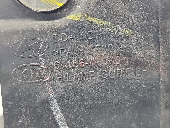 Suport far stanga Hyundai i30 (GD) [Fabr 2012-2017] 64156-A8000