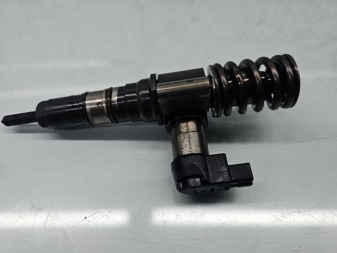 Injector Volkswagen Passat B6 (3C2) [Fabr 2005-2010] 03G130073S 2.0 TDI 100 KW / 136 CP