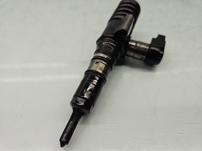 Injector Volkswagen Passat B6 (3C2) [Fabr 2005-2010] 03G130073S 2.0 TDI 100 KW / 136 CP