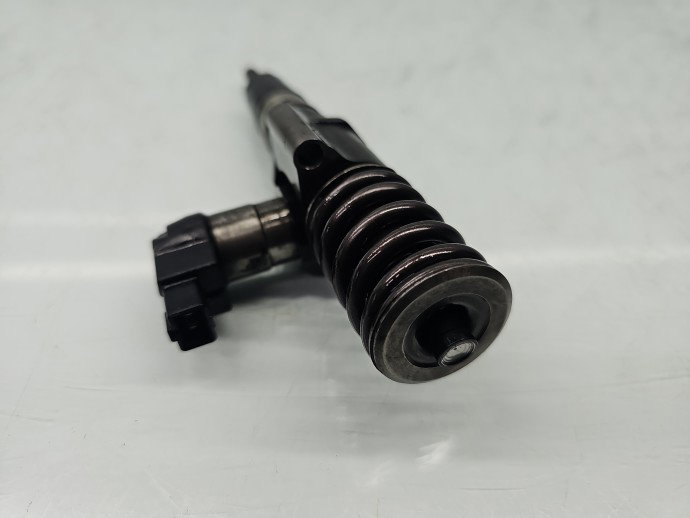Injector Volkswagen Passat B6 (3C2) [Fabr 2005-2010] 03G130073S 2.0 TDI 100 KW / 136 CP