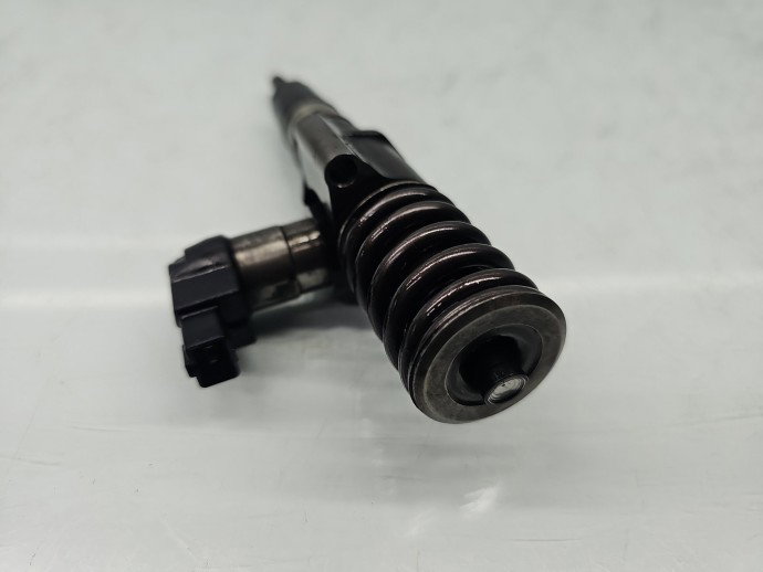 Injector Volkswagen Eos (1F7, 1F8) [Fabr 2006-2015] 03G130073S 2.0 TDI 100 KW / 136 CP