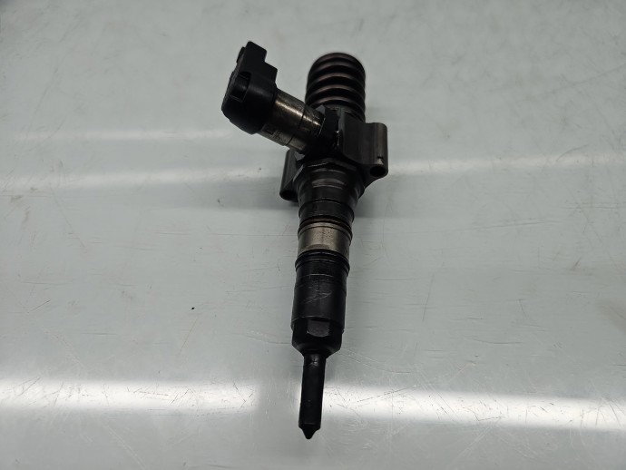 Injector Volkswagen Golf 5 (1K1) [Fabr 2004-2008] 03G130073S 2.0 TDI 100 KW / 136 CP