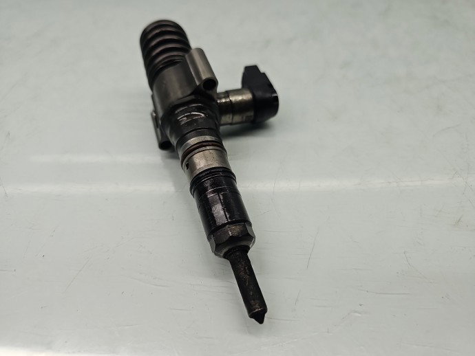 Injector Volkswagen Golf 5 (1K1) [Fabr 2004-2008] 03G130073S 2.0 TDI 100 KW / 136 CP