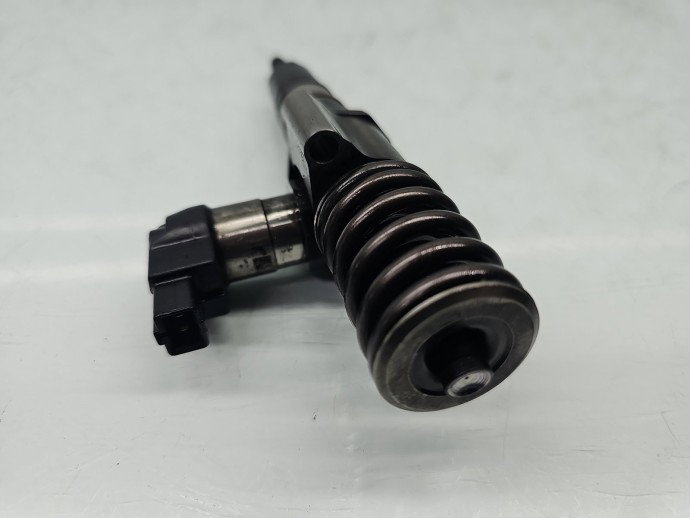 Injector Volkswagen Eos (1F7, 1F8) [Fabr 2006-2015] 03G130073S 2.0 TDI 100 KW / 136 CP