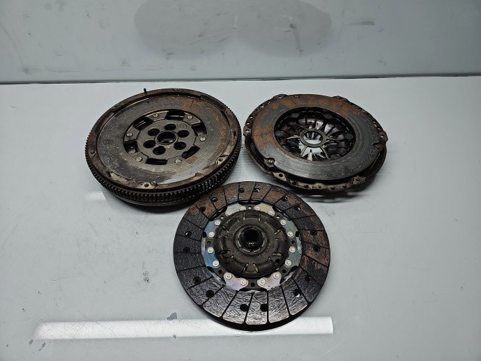 Kit ambreiaj volanta masa dubla Volkswagen Passat B6 (3C2) [Fabr 2005-2010] 2.0 TDI BMA OEM 100 KW / 136 CP