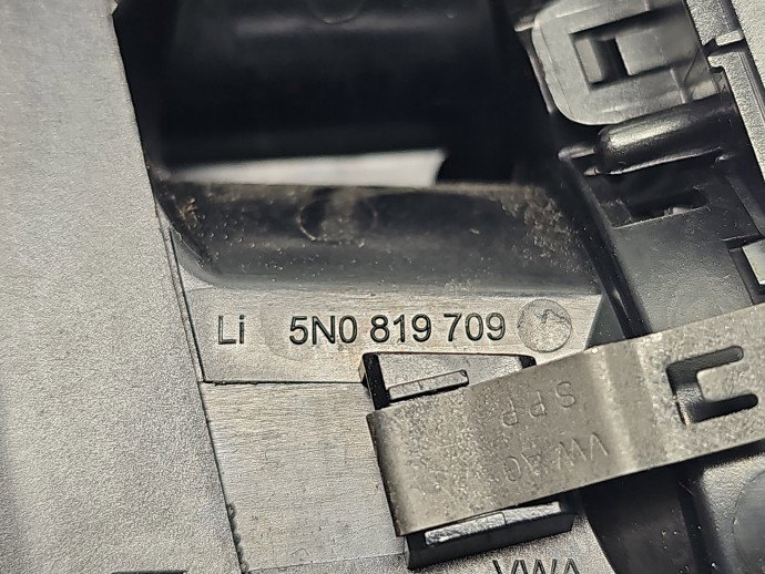 Grila aerisire stanga Volkswagen Tiguan (5N) [Fabr 2007-2016] 5N0819709
