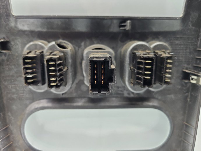 Butoane comenzi consola centrala Dacia Logan (LS) [Fabr 2004-2012] 8200739438
