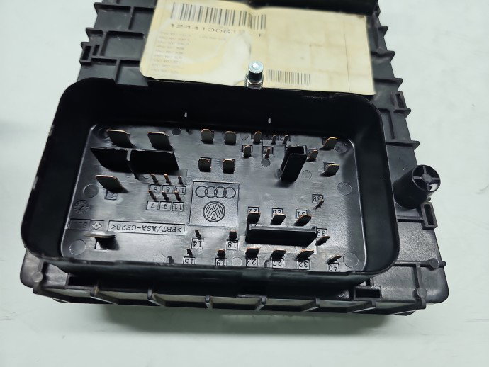 Panou sigurante Volkswagen Tiguan (5N) [Fabr 2007-2016] 3C0937125A
