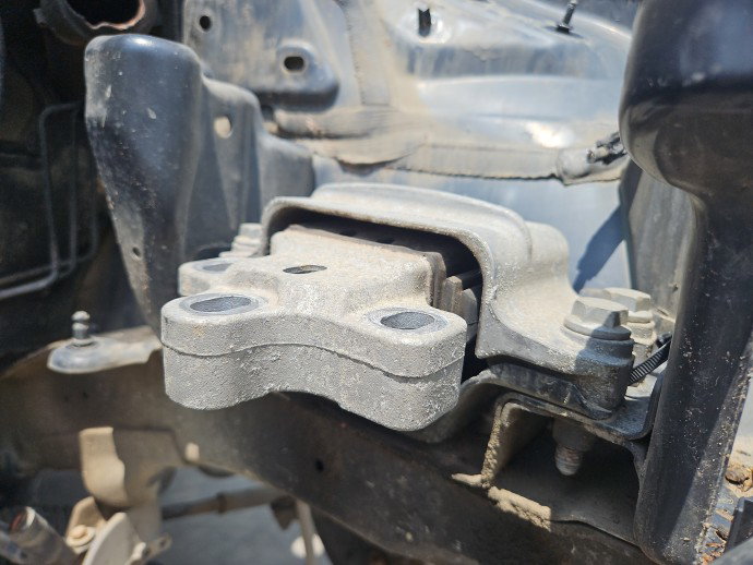 Tampon motor stanga Volkswagen Tiguan (5N) [Fabr 2007-2016]  2.0 TDI CBAB 103 kW / 140 CP