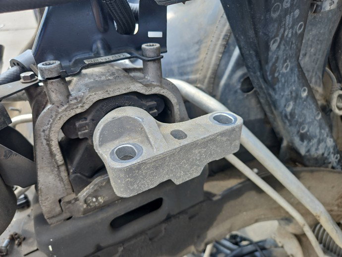 Tampon motor dreapta Volkswagen Tiguan (5N) [Fabr 2007-2016]  2.0 TDI CBAB 103 kW / 140 CP