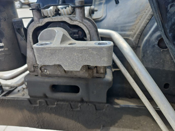 Tampon motor dreapta Volkswagen Tiguan (5N) [Fabr 2007-2016]  2.0 TDI CBAB 103 kW / 140 CP