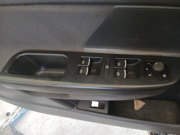 Butoane comanda geamuri sofer Volkswagen Jetta 3 (1K2) [Fabr 2005-2010] OEM