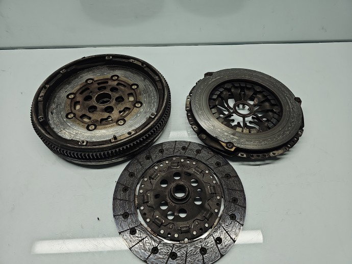 Kit ambreiaj volanta masa dubla Volkswagen Jetta 3 (1K2) [Fabr 2005-2010] 1.9 TDI BXE OEM 77KW / 105CP