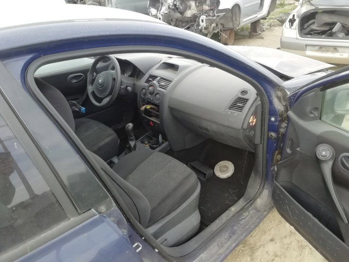 Cheder usa dreapta fata Renault Megane 2 1.6 benz OEM 2003-2008