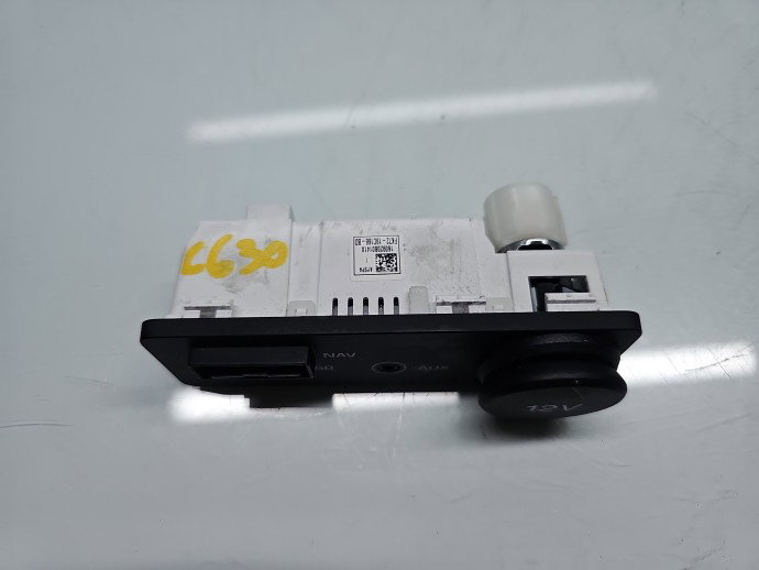 Conector auxiliar USB Jaguar XE (X760) [Fabr 2016-2025] FK72-19C166-BD