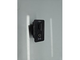 Conector auxiliar USB Volkswagen Golf 7 (5G) [Fabr 2014-prezent] 5Q0035724