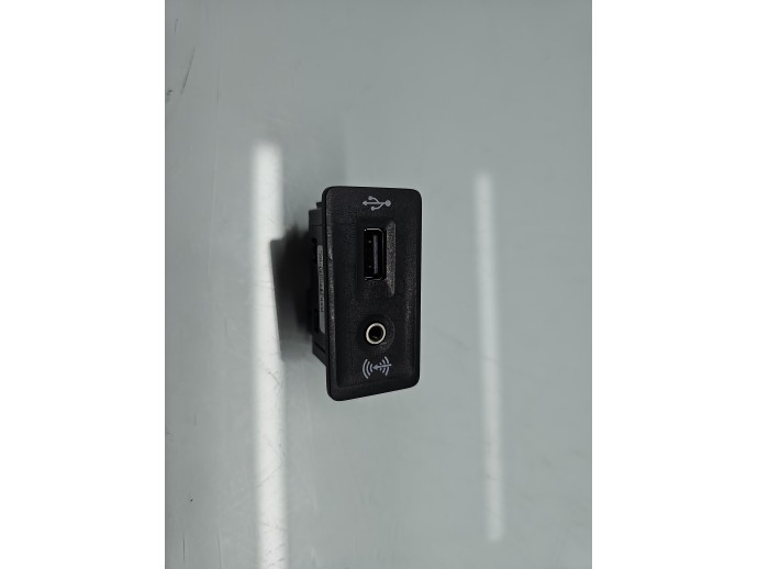 Conector auxiliar USB Volkswagen Golf 7 (5G) [Fabr 2014-prezent] 5Q0035724