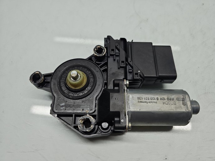 Motoras geam dreapta spate Volkswagen Golf 6 Plus (521) [Fabr 2009-2013] 5M0839402F