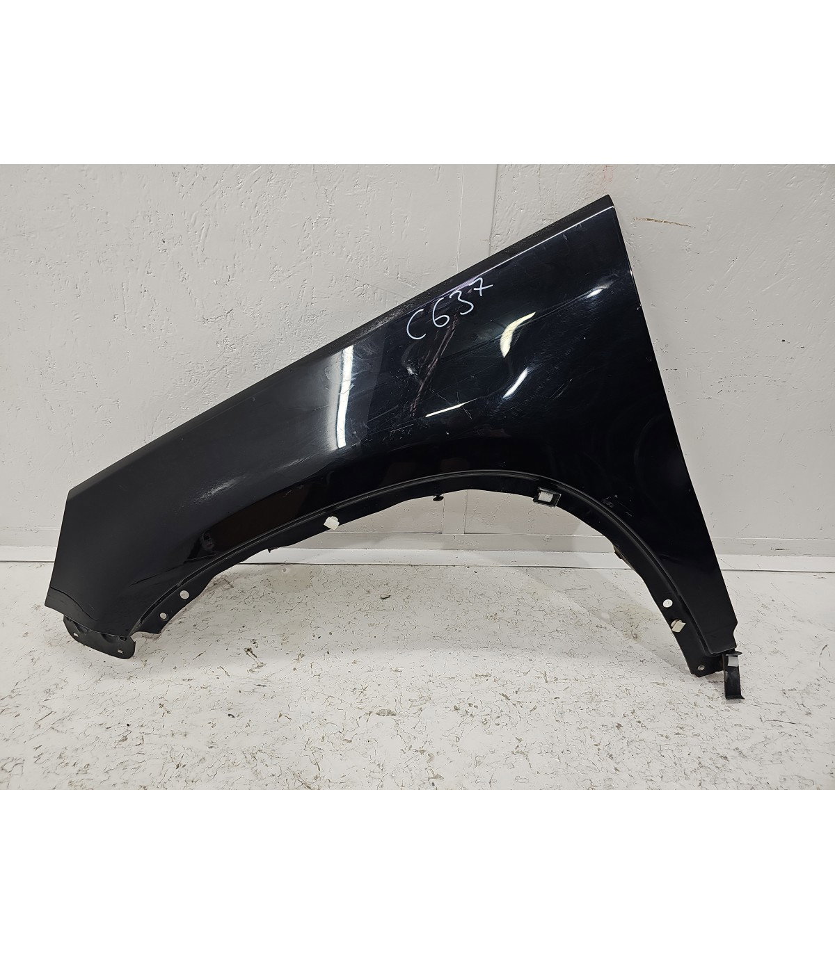 Vezi aici Aripa stanga fata Volkswagen Tiguan (5N) [Fabr 2007-2016] SUV LC9X pentru doar 661,16 RON