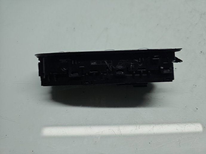 Butoane comanda geamuri sofer Mercedes Clasa C (W205) [Fabr 2014-prezent] A2057200648