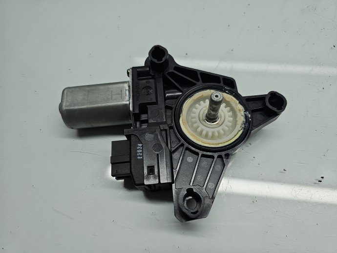 Motoras geam dreapta spate Mercedes Clasa C (W205) [Fabr 2014-prezent] Sedan AMG A2059060401