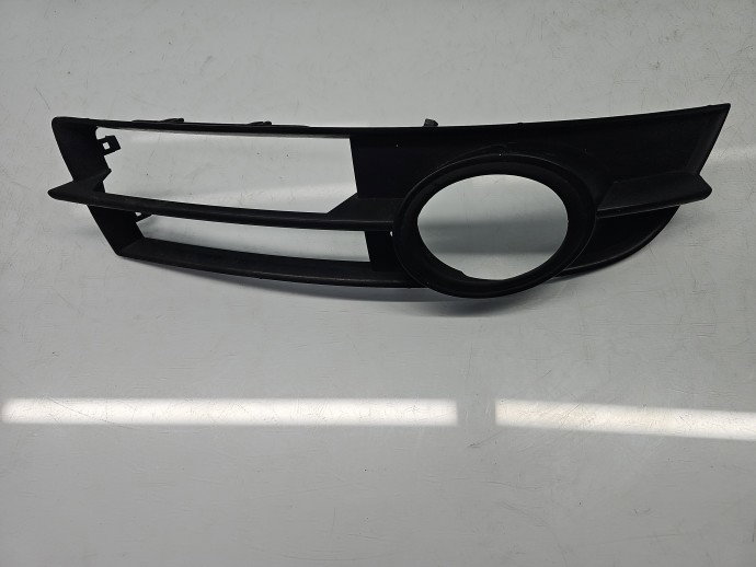 Grila proiector dreapta AUDI A6 (4F2, C6) [Fabr 2004-2010] Berlina 4F0807682D