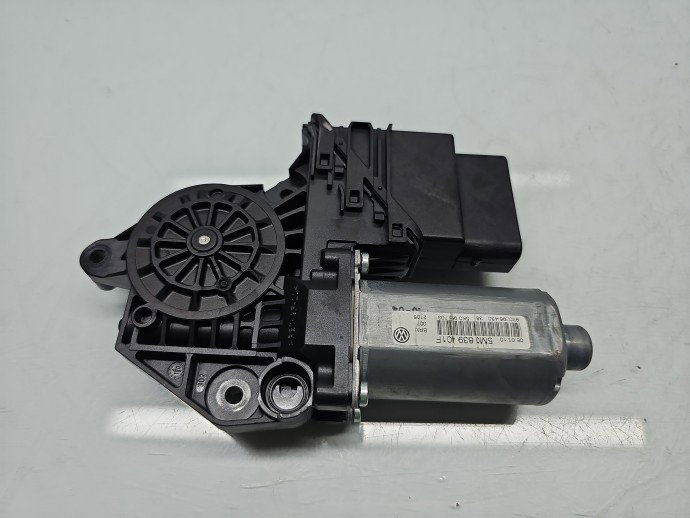 Motoras geam stanga spate Volkswagen Golf 6 Plus (521) [Fabr 2009-2013] 5M0839401F