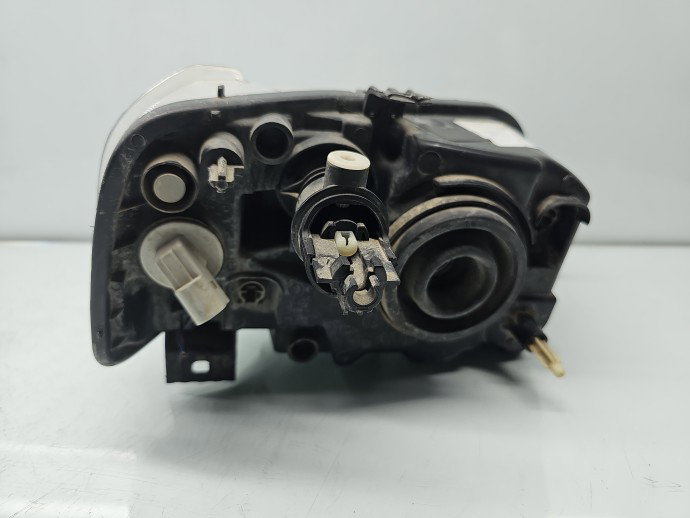 Far stanga Dacia Logan MCV (KS) [Fabr 2007-2012] Furgon 8200211005
