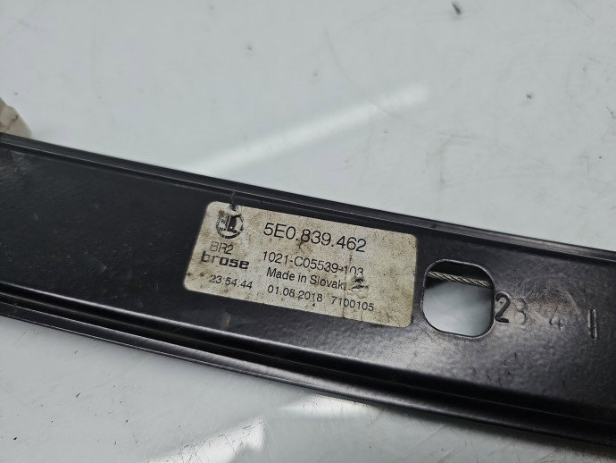 Macara electrica geam dreapta spate Skoda Octavia 3 (5E3) [Fabr 2012-2020] Sedan 5E0839462
