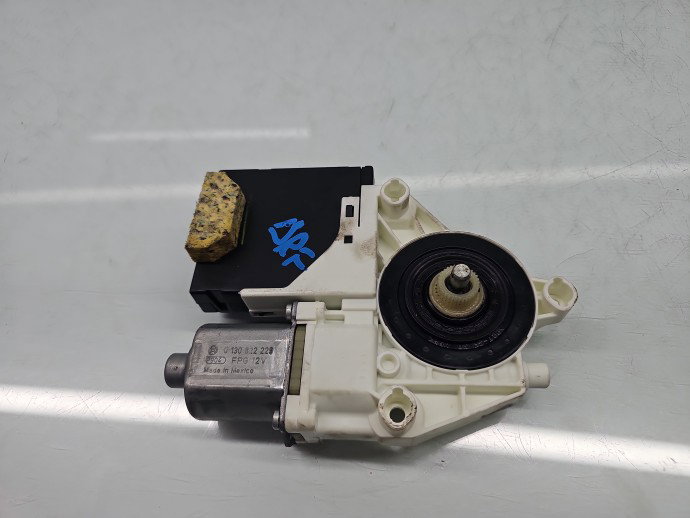 Motoras geam dreapta fata Volkswagen Jetta 4 (162,163) [Fabr 2010-2016] Sedan 3C959793C