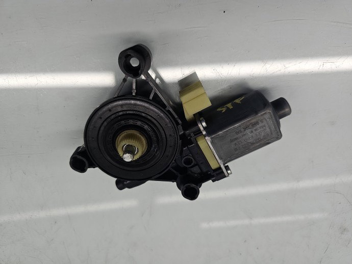 Motoras geam stanga fata AUDI A3 (8V1) [Fabr 2012-prezent] Hatchback S-line, Quattro 5Q0959802B