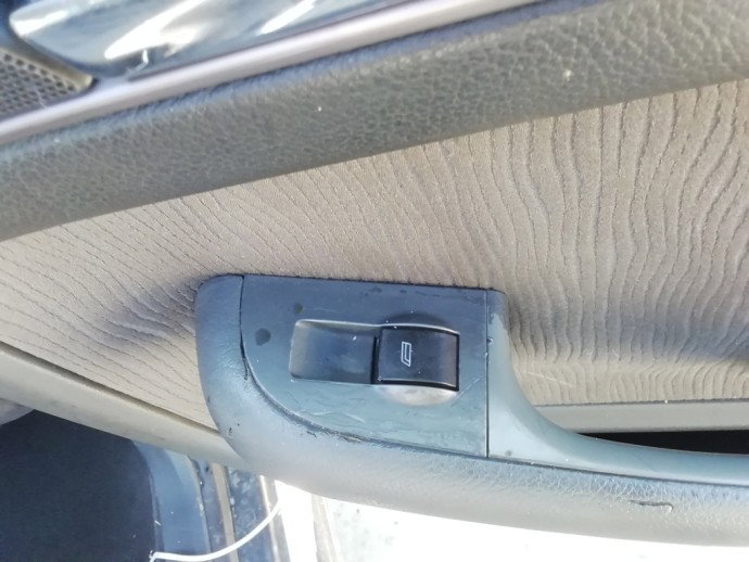 Buton geam electric usa dreapta spate Audi A6 C5 2.5 TDI OEM 1997-2005