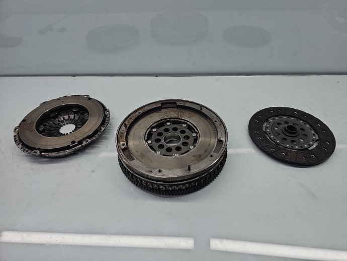 Kit ambreiaj volanta masa dubla Volvo V60 [Fabr 2010-2018] 2.0 D4204T5 OEM 101KW / 137CP