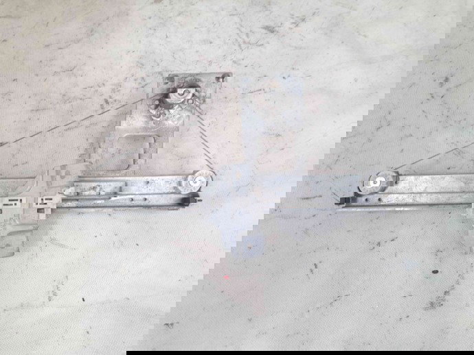 Macara geam dreapta spate 8200733830 DACIA Sandero [Fabr 2008-2012] 