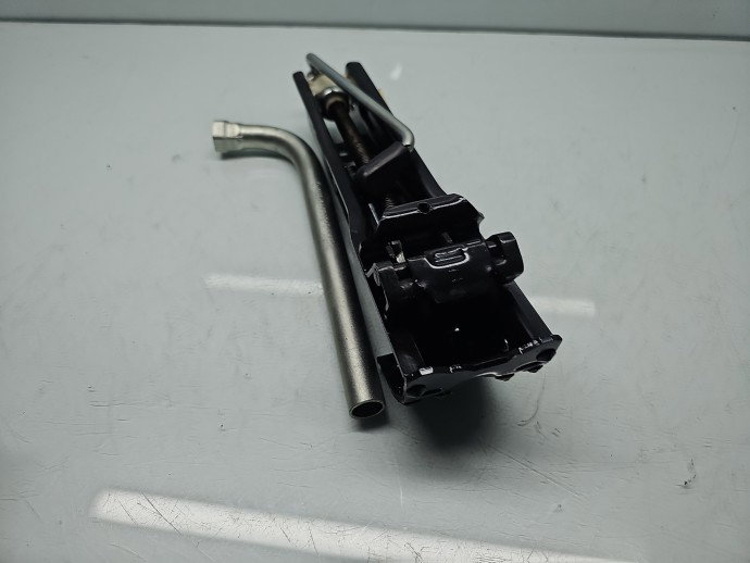 Set cric si cheie Volkswagen Passat B7 (362) [Fabr 2010-2014] 3AA011031B