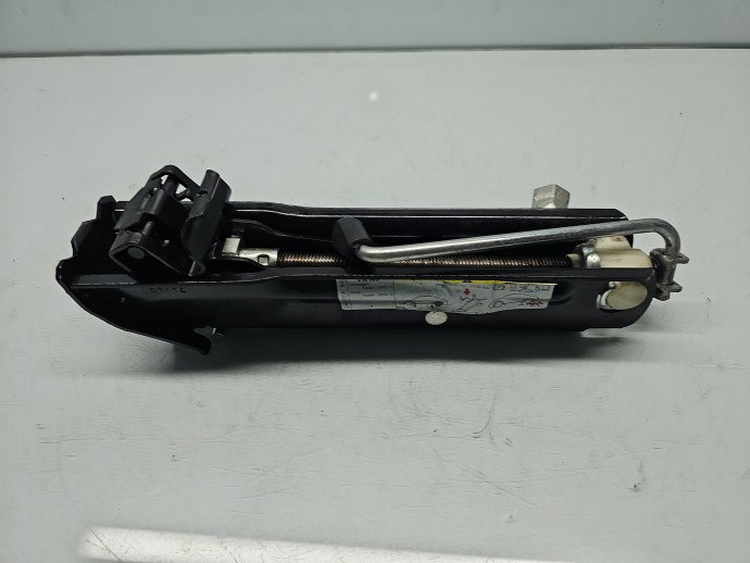 Set cric si cheie Volkswagen Passat B7 (362) [Fabr 2010-2014] 3AA011031B