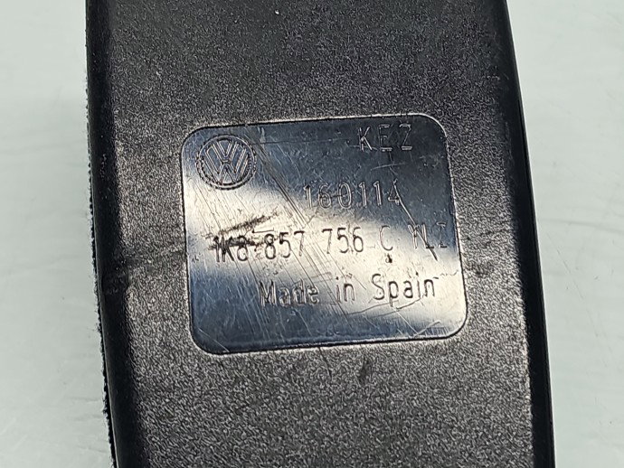 Capsa centura dreapta fata Volkswagen Passat B7 (362) [Fabr 2010-2014] 1K8857756C