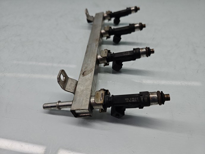Rampa injectoare Opel Corsa D [Fabr 2006-2013] 55562258 1.2 Benz A12XER 63KW / 86CP