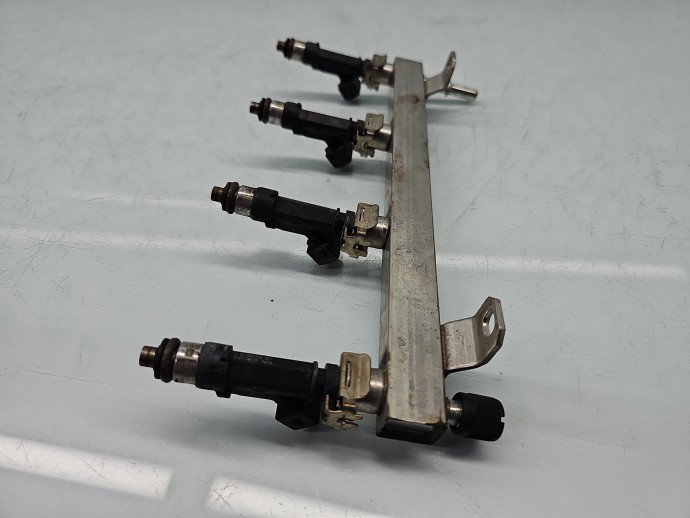 Rampa injectoare Opel Corsa D [Fabr 2006-2013] 55562258 1.2 Benz A12XER 63KW / 86CP