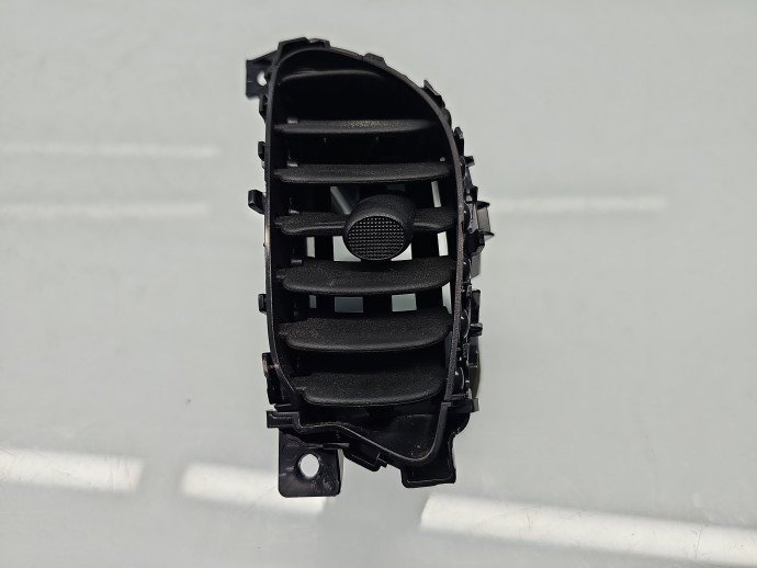 Grila aerisire centrala dreapta Nissan Juke [Fabr 2010-prezent] 68750-1KEOA