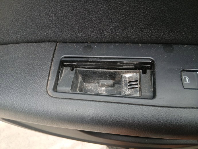 Scrumiera usa stanga spate AUDI A6 (4F2, C6) facelift [Fabr 2004-2010] OEM
