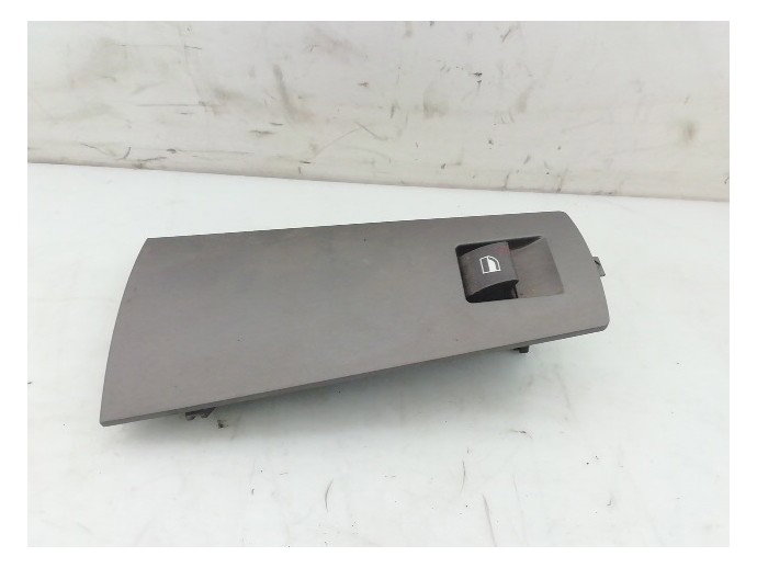 Buton geam electric dreapta fata BMW Seria 7 E65 4.4 benz 8379597 2003-2008