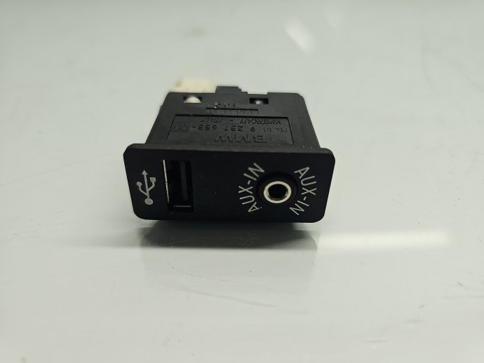 Conector auxiliar USB Bmw 5 (F10) [Fabr 2011-2016] 9237653-01