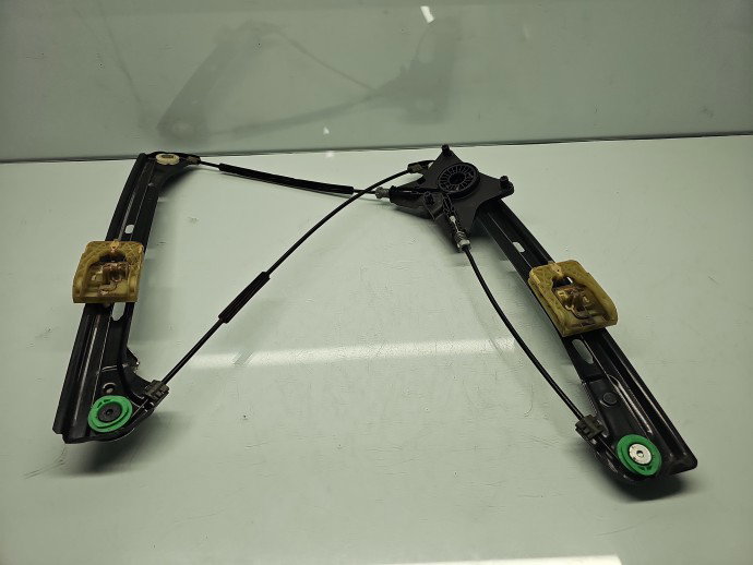 Macara electrica geam dreapta fata Volkswagen Passat B8 (3G2) [Fabr 2015-prezent] Sedan 3G0837462C