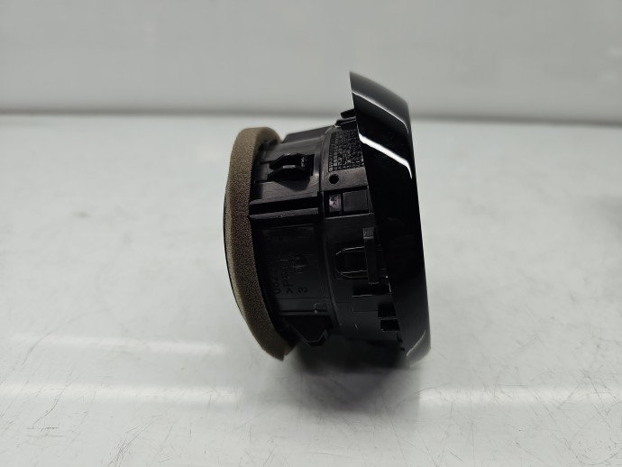 Grila aerisire stanga Renault Captur (J87) [Fabr 2013-2017] 687606325R
