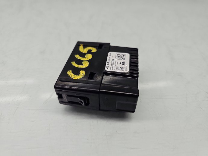 Conector auxiliar USB AUDI A3 (8YF) [Fabr 2020-2026] 3G5035954A