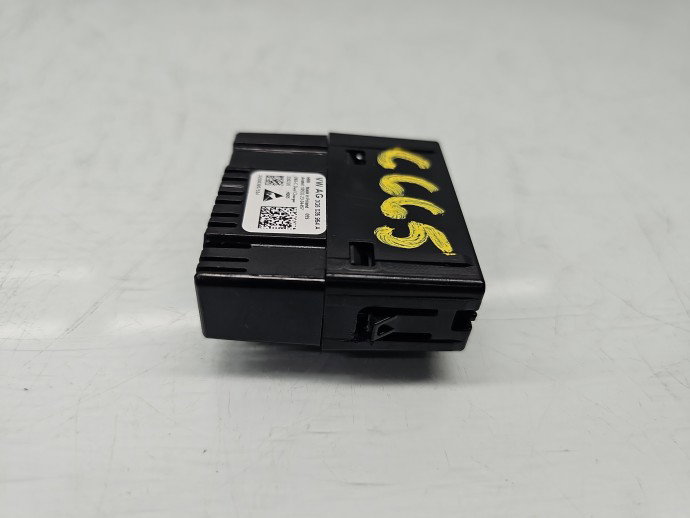 Conector auxiliar USB AUDI A3 (8YF) [Fabr 2020-2026] 3G5035954A