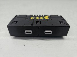 Conector auxiliar USB AUDI A3 (8YF) [Fabr 2020-2026] 8Y0035736
