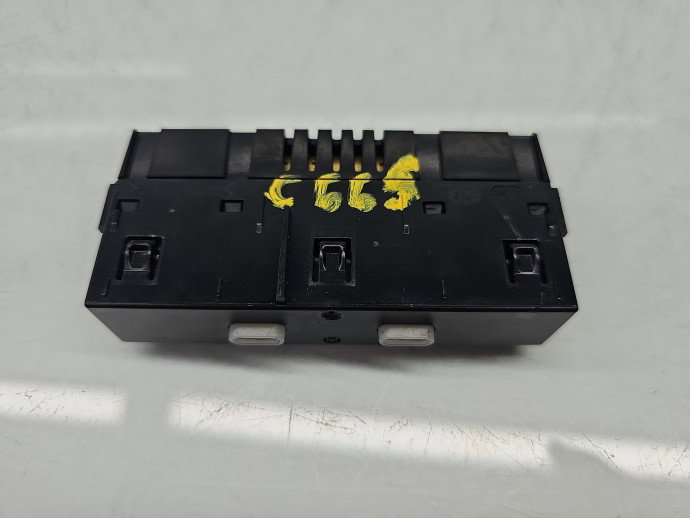 Conector auxiliar USB AUDI A3 (8YF) [Fabr 2020-2026] 8Y0035736