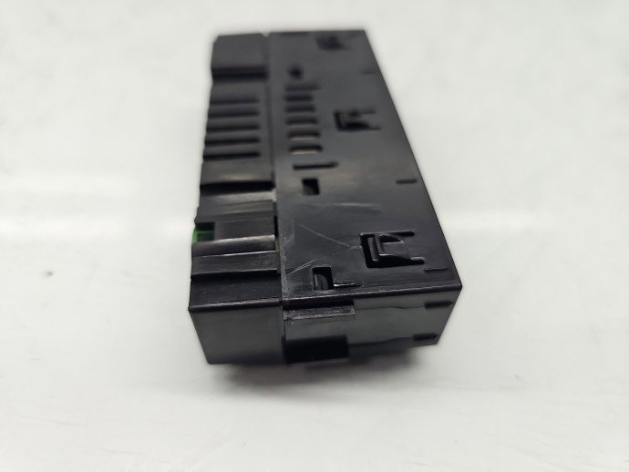 Conector auxiliar USB AUDI A3 (8YF) [Fabr 2020-2026] 8Y0035736